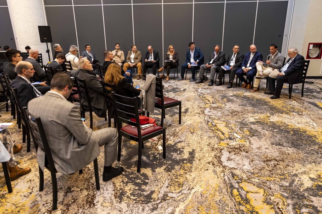 Martin Rousseaux La Hidrovía bajo la lupa: un workshop innovador con la competitividad ...