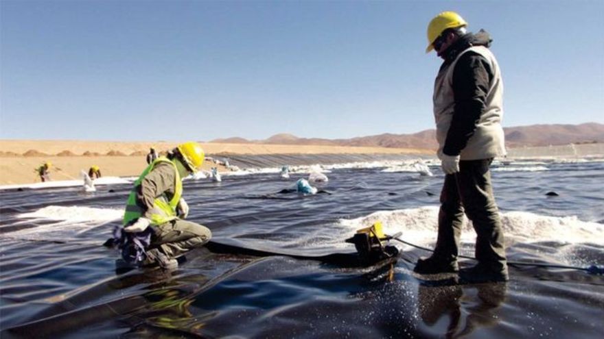China entiende al litio como un mineral clave para expandir su mercado automotriz interno.